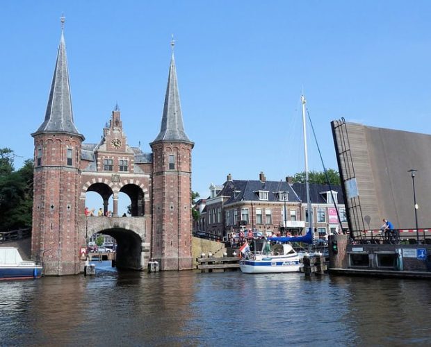 Sneek Sneek